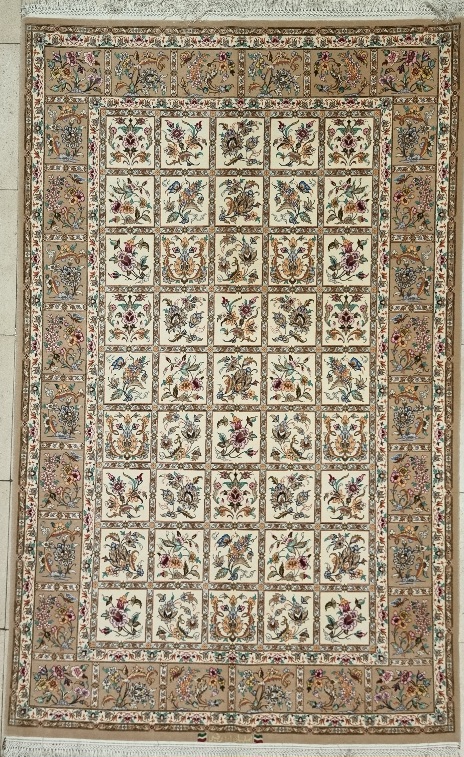 فرش دستباف  اصفهان  ۳متری سفید 