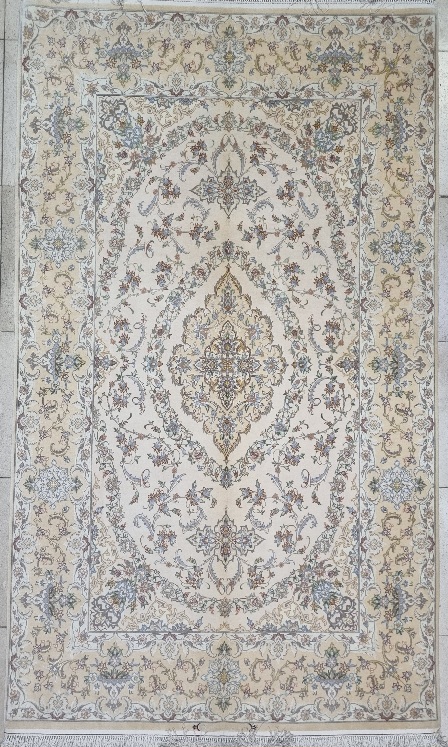 فرش دستباف  اصفهان  ۳متری  سفید 