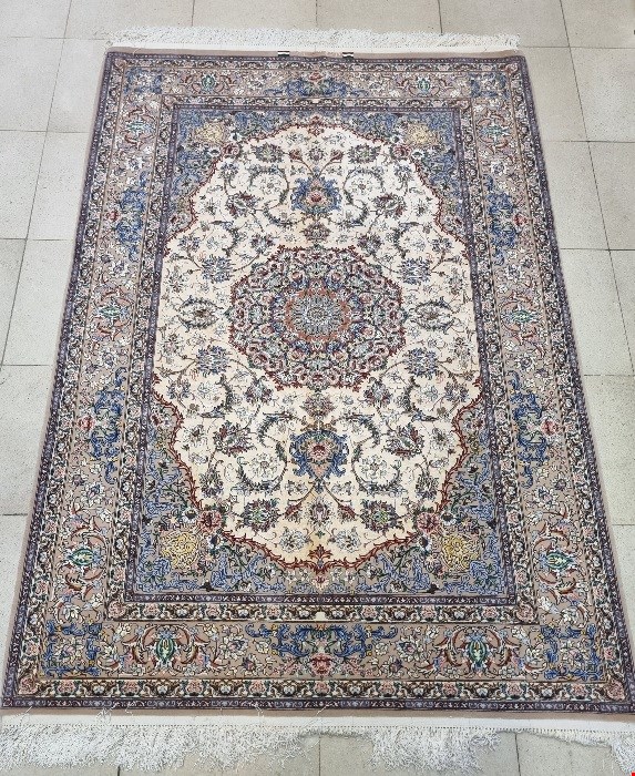 فرش دستباف ۳ متری